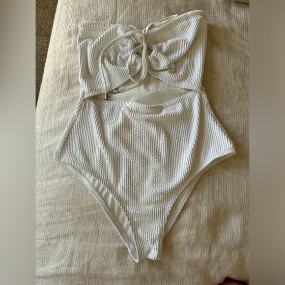 Billabong Other - Billabong White Textured Cutout One-Piece Swimsuit